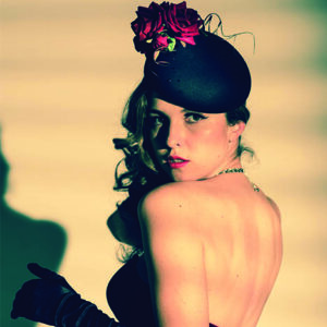 Loretta - Red rose beret - Image 2